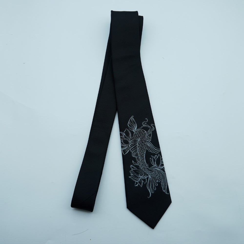 Photochromic necktie